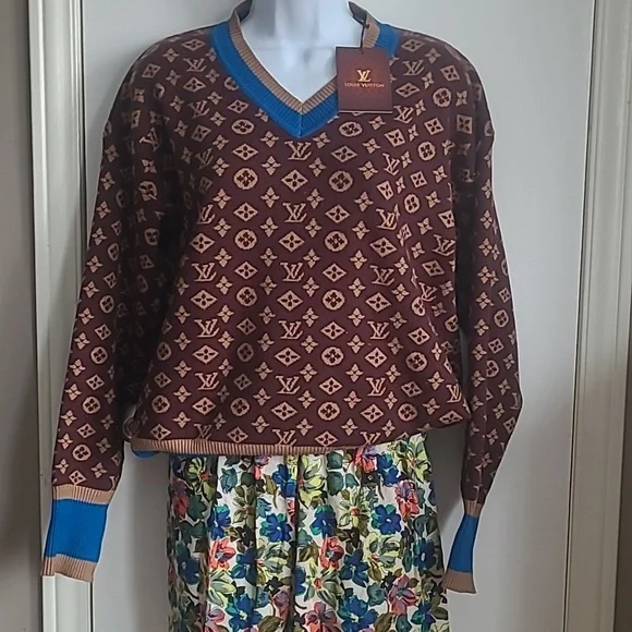 M Sweater - Picture 3 of 3